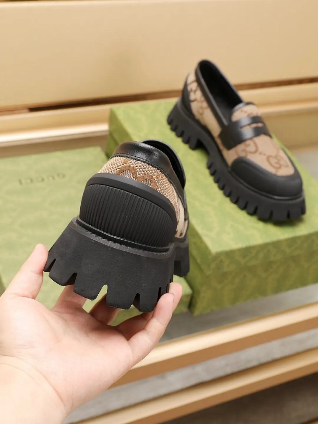 Men's Men's Shoes 💰P540💰[GUCCI] 🆕Men's classic loafers, which combine classic shoe styles with retro California style. Slipper style design, easy to put on and take off. The upper is carefully made of original fabric and decorated with a rubber concave sole and the logo on the upper. Wear it with casual clothing or a suit. Size: 38-44 (45.46 customized)